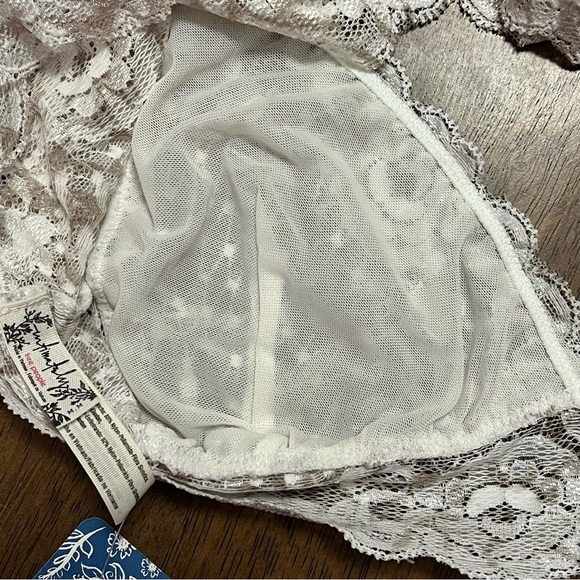 NWT Free People Lace Bralette in Cream Size Medium Boho Coquette Balletcore - Picture 9 of 9